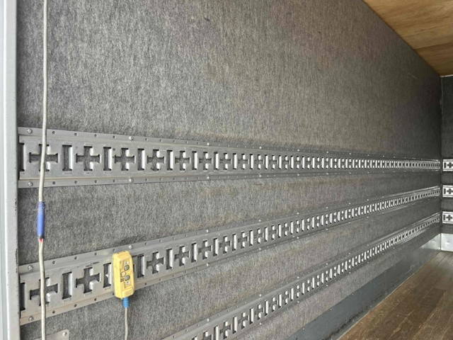 三菱ふそうキャンターアルミバン小型（2t・3t）[写真09]