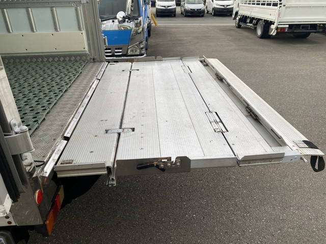 いすゞエルフ冷凍車（冷蔵車）小型（2t・3t）[写真07]