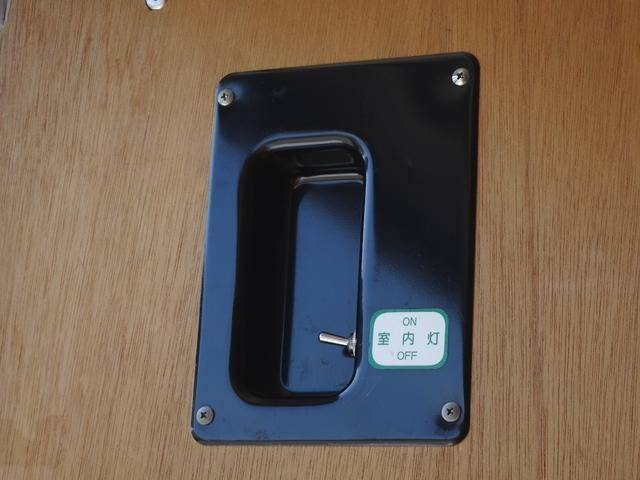 三菱ふそうキャンターアルミバン小型（2t・3t）[写真13]