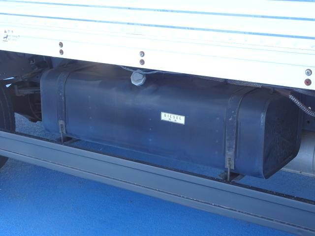 三菱ふそうキャンターアルミバン小型（2t・3t）[写真25]