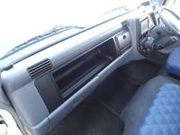 三菱ふそうキャンターアルミバン小型（2t・3t）[写真40]