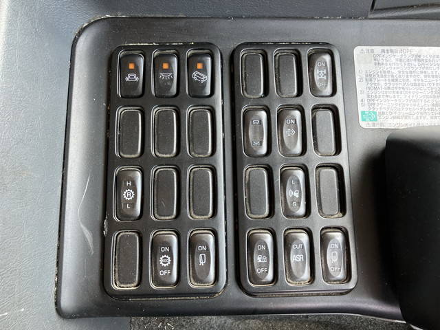 三菱ふそうスーパーグレートアルミウイング大型（10t）[写真38]