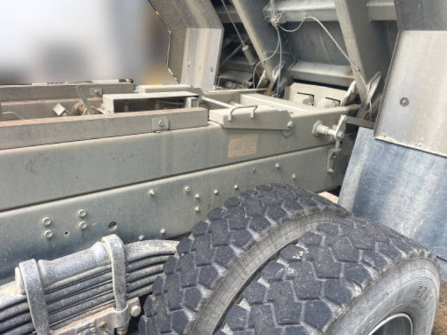 いすゞギガダンプ大型（10t）[写真13]