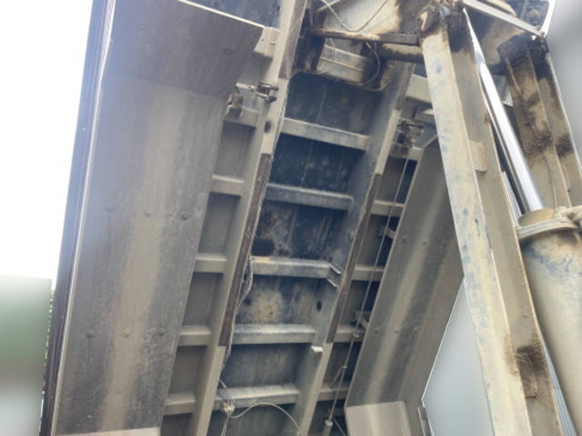 いすゞギガダンプ大型（10t）[写真09]