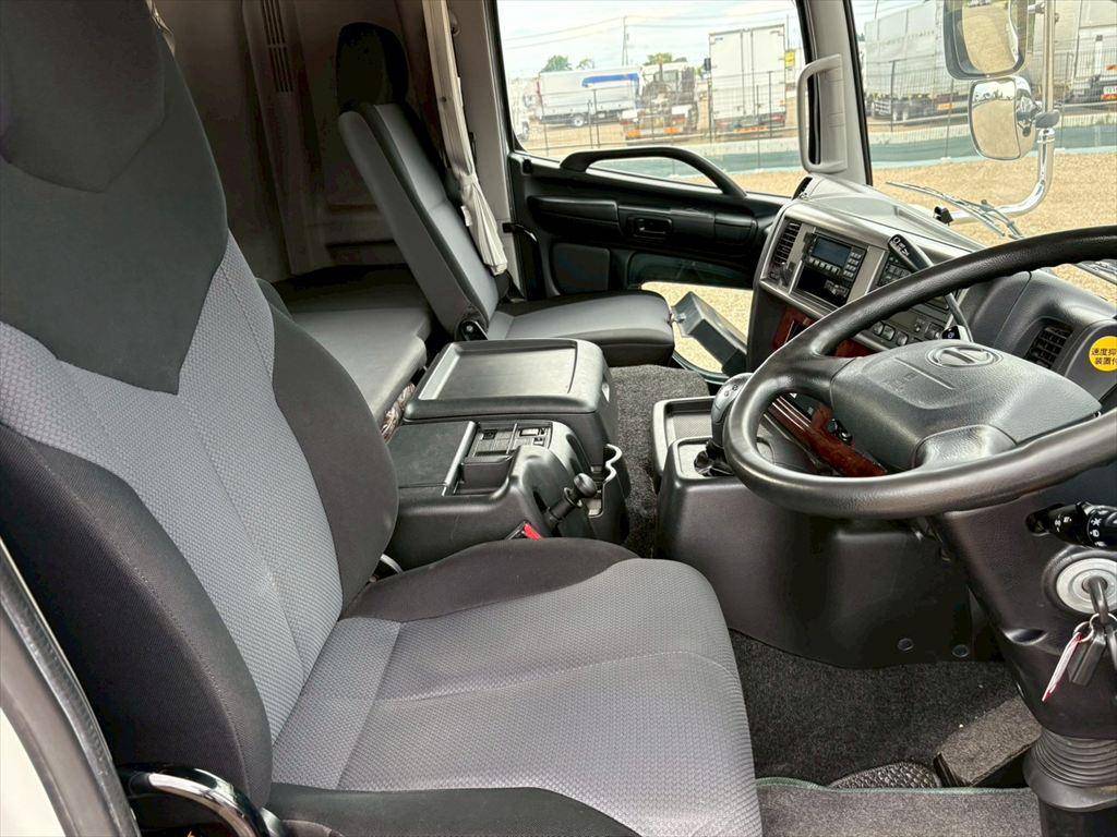 日野プロフィアトレーラーヘッド（トラクターヘッド）大型（10t）[写真19]