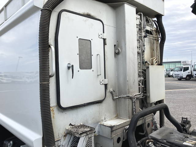 いすゞエルフパッカー車（塵芥車）小型（2t・3t）[写真19]