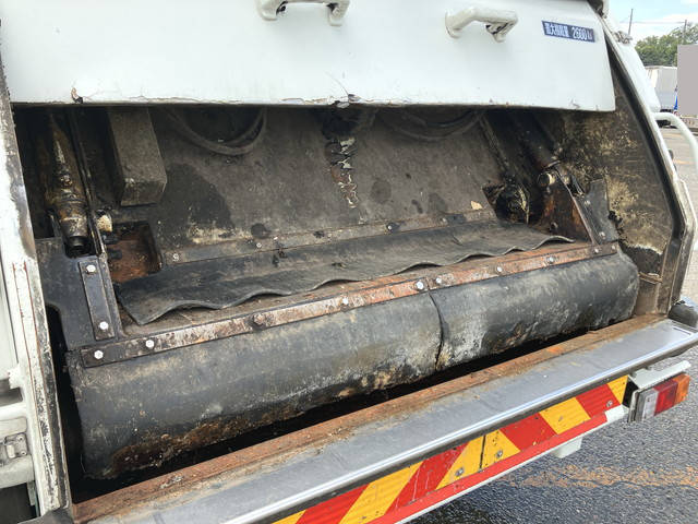 いすゞエルフパッカー車（塵芥車）小型（2t・3t）[写真09]