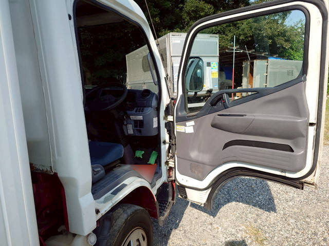 三菱ふそうキャンター冷凍車（冷蔵車）小型（2t・3t）[写真13]