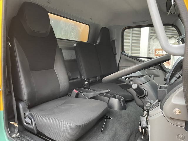 三菱ふそうキャンターアルミバン小型（2t・3t）[写真13]