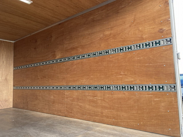 三菱ふそうキャンターアルミバン小型（2t・3t）[写真14]