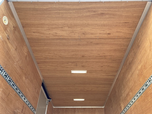 三菱ふそうキャンターアルミバン小型（2t・3t）[写真16]