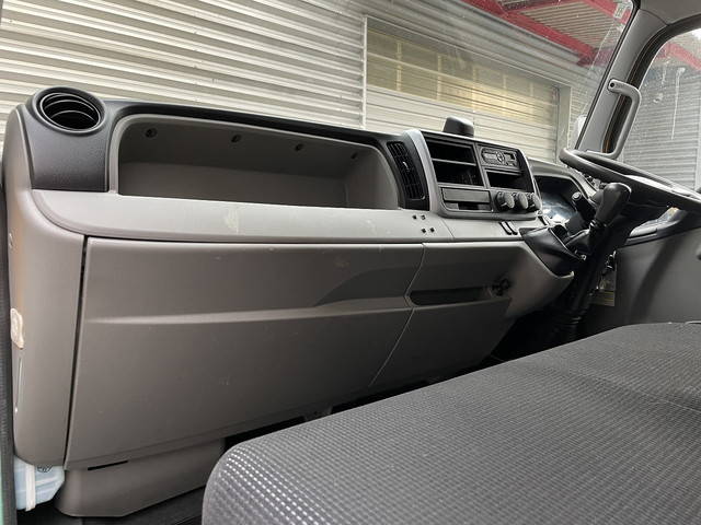 三菱ふそうキャンターアルミバン小型（2t・3t）[写真18]