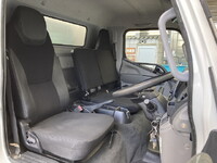 三菱ふそうキャンターアルミバン小型（2t・3t）[写真09]