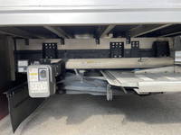 いすゞフォワード冷凍車（冷蔵車）中型（4t）[写真12]