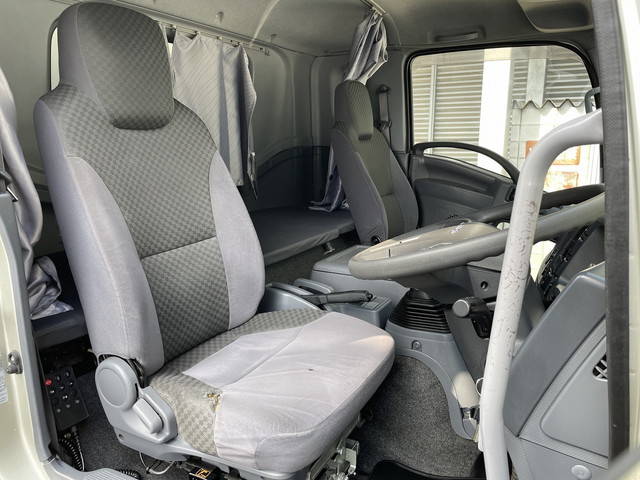 いすゞフォワード冷凍車（冷蔵車）中型（4t）[写真15]