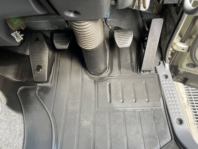 いすゞフォワード冷凍車（冷蔵車）中型（4t）[写真34]