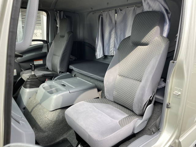 いすゞフォワード冷凍車（冷蔵車）中型（4t）[写真38]