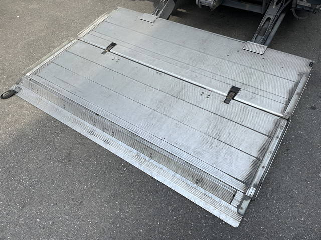 いすゞフォワード冷凍車（冷蔵車）中型（4t）[写真06]