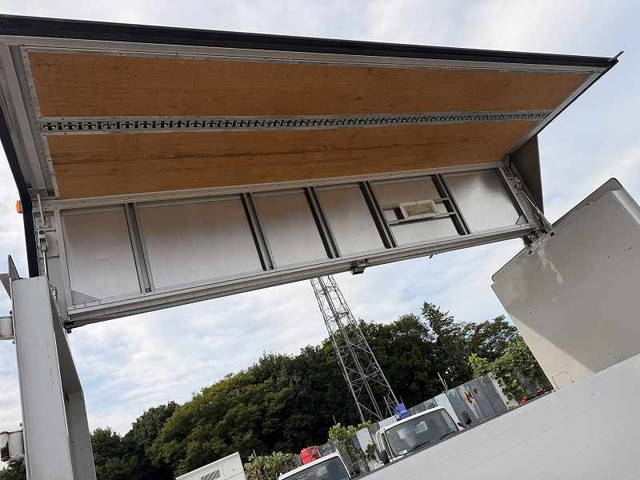 三菱ふそうキャンターアルミウイング小型（2t・3t）[写真11]