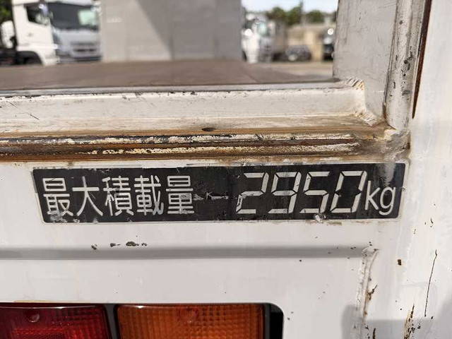 三菱ふそうキャンターアルミウイング小型（2t・3t）[写真13]