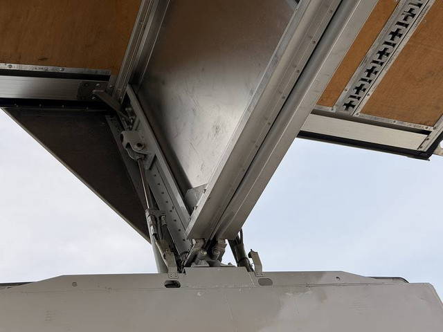 三菱ふそうキャンターアルミウイング小型（2t・3t）[写真16]