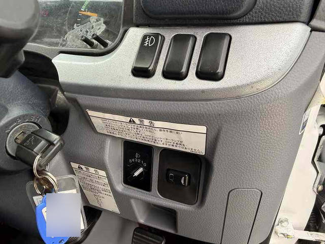 三菱ふそうキャンターアルミウイング小型（2t・3t）[写真29]