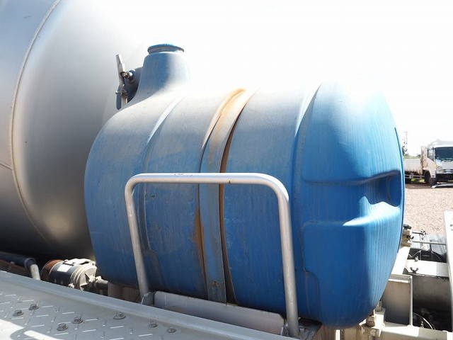 いすゞギガミキサー車（コンクリートミキサー）大型（10t）[写真10]