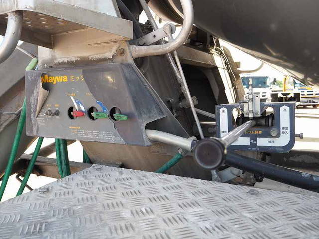 いすゞギガミキサー車（コンクリートミキサー）大型（10t）[写真16]