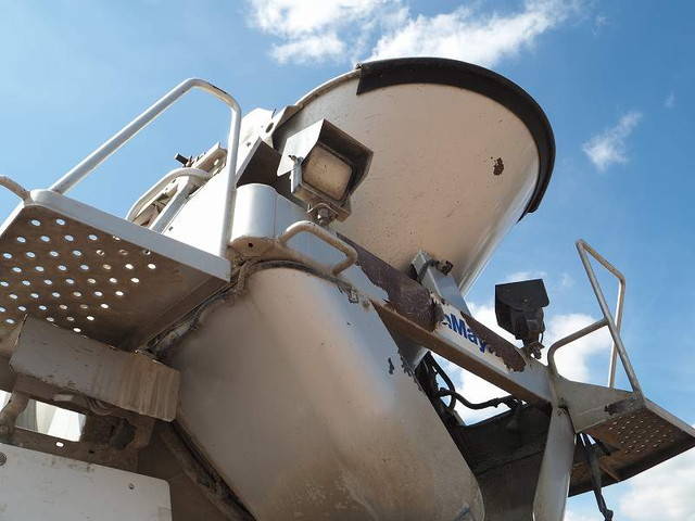 いすゞギガミキサー車（コンクリートミキサー）大型（10t）[写真19]