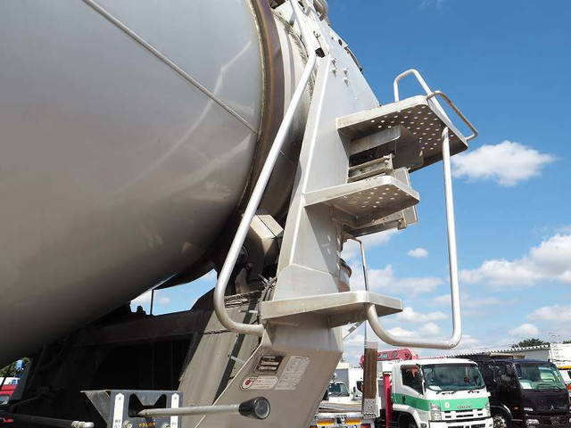 いすゞギガミキサー車（コンクリートミキサー）大型（10t）[写真25]