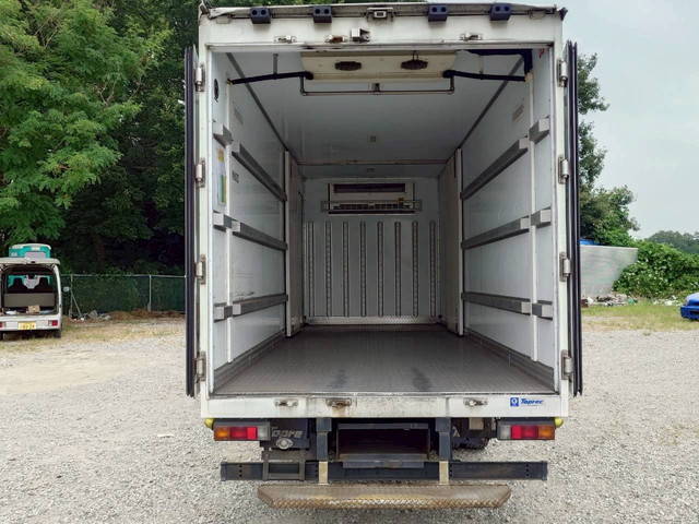 三菱ふそうキャンター冷凍車（冷蔵車）小型（2t・3t）[写真04]