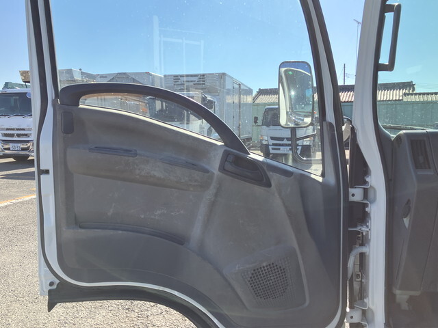 いすゞエルフクレーン4段小型（2t・3t）[写真32]