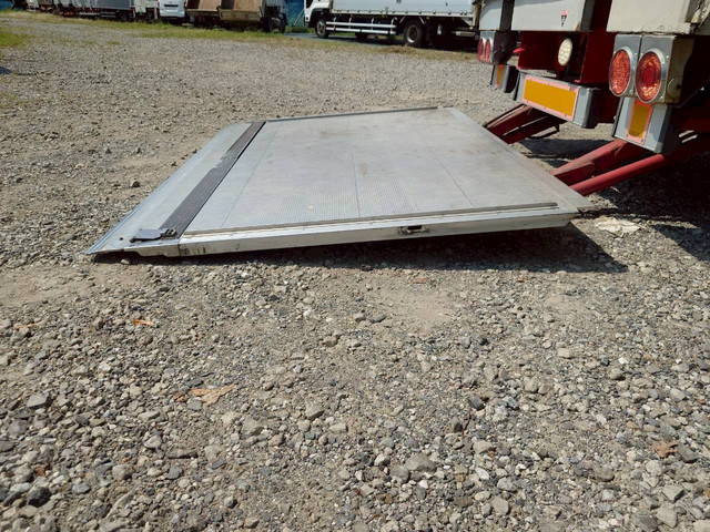 いすゞフォワードアルミウイング中型（4t）[写真11]