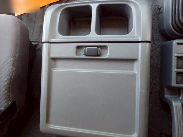 いすゞフォワードアルミウイング中型（4t）[写真04]