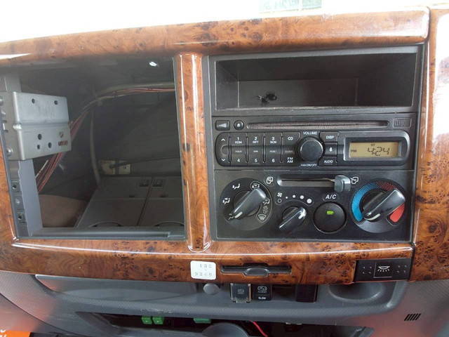 いすゞフォワードアルミウイング中型（4t）[写真06]