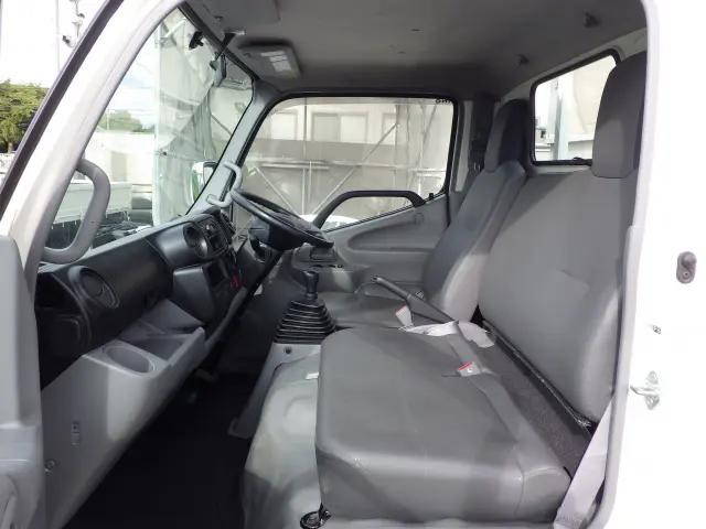 日野デュトロ平ボディ小型（2t・3t）[写真10]