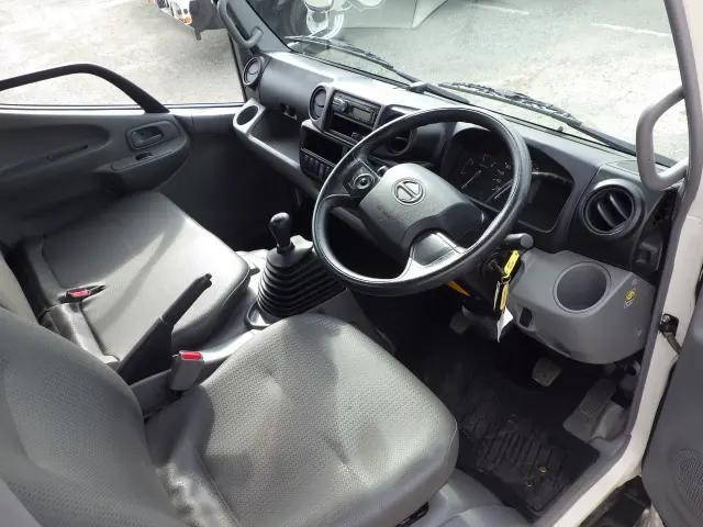 日野デュトロ平ボディ小型（2t・3t）[写真08]