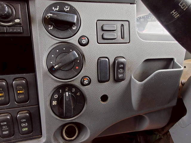 三菱ふそうファイターアルミウイング中型（4t）[写真15]