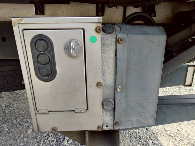 三菱ふそうファイターアルミウイング中型（4t）[写真18]