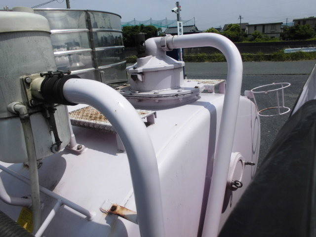 いすゞエルフバキュームカー小型（2t・3t）[写真08]