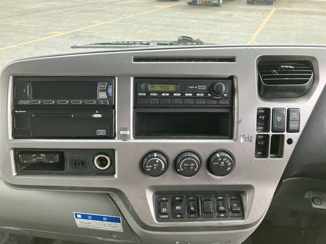 UDトラックスコンドルクレーン4段増トン（6t・8t）[写真37]