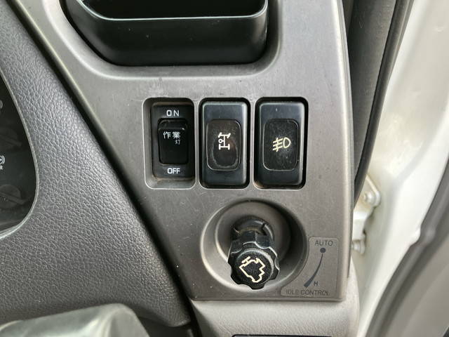 UDトラックスコンドルクレーン4段増トン（6t・8t）[写真38]