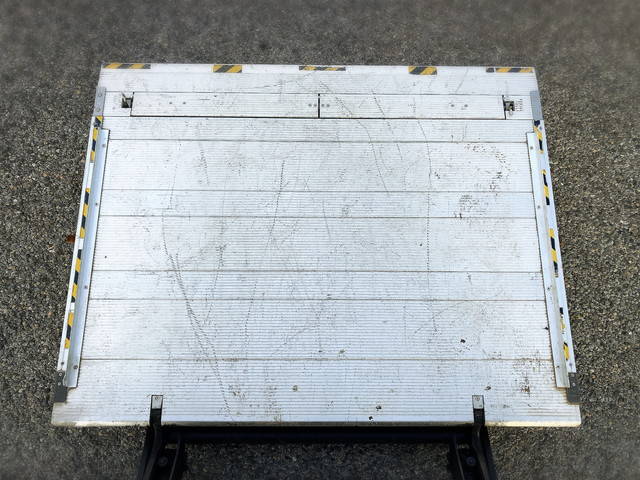 いすゞエルフアルミバン小型（2t・3t）[写真17]