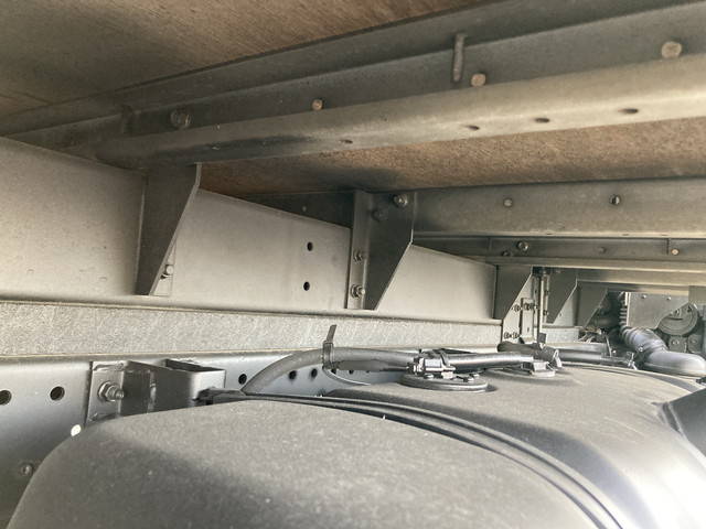 いすゞエルフアルミバン小型（2t・3t）[写真26]