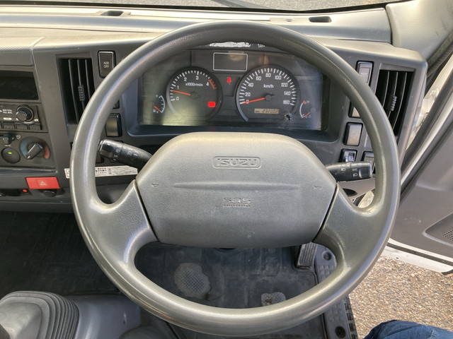 いすゞエルフアルミバン小型（2t・3t）[写真33]