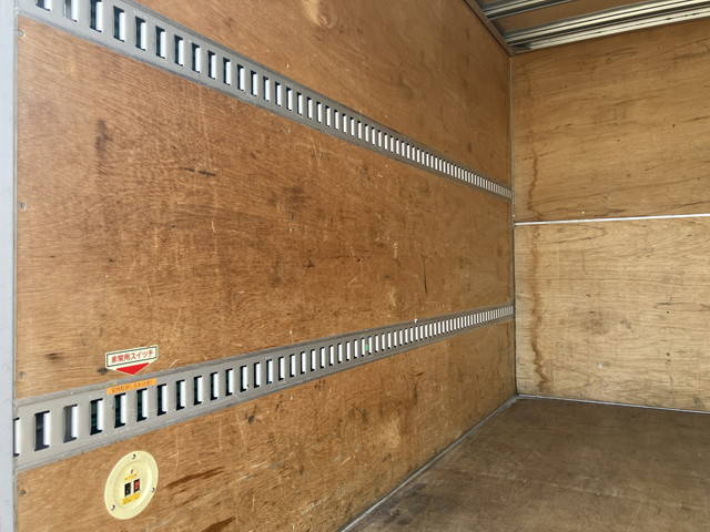 いすゞエルフアルミバン小型（2t・3t）[写真11]