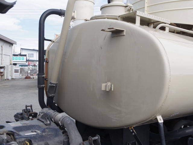 いすゞエルフバキュームカー小型（2t・3t）[写真12]