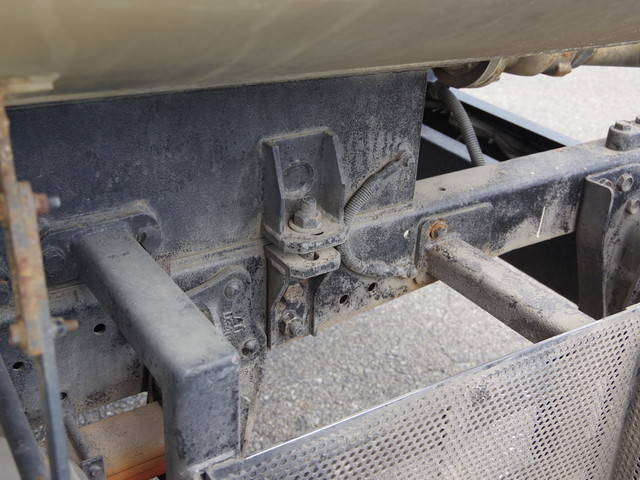 いすゞエルフバキュームカー小型（2t・3t）[写真08]