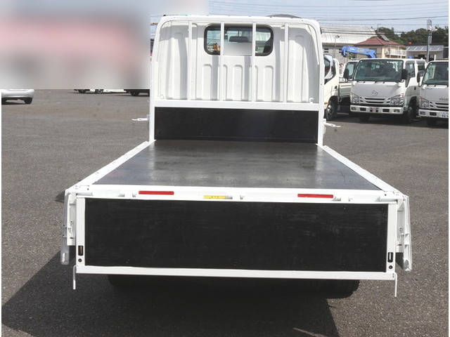 三菱ふそうキャンター平ボディ小型（2t・3t）[写真12]