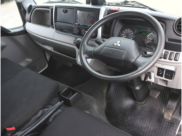 三菱ふそうキャンター平ボディ小型（2t・3t）[写真19]